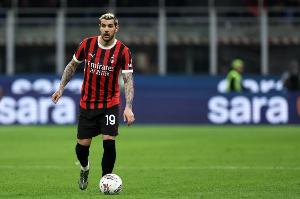 九游体育平台-这你都不传‍♂️特奥两次单干打丢，队友摊手+无奈踢柱