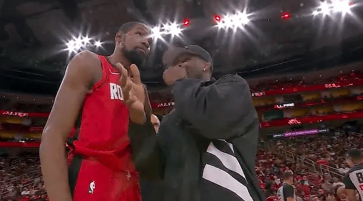 九游体育下载-爱德华兹今日因伤休战，暂停期间和杜兰特开心交流